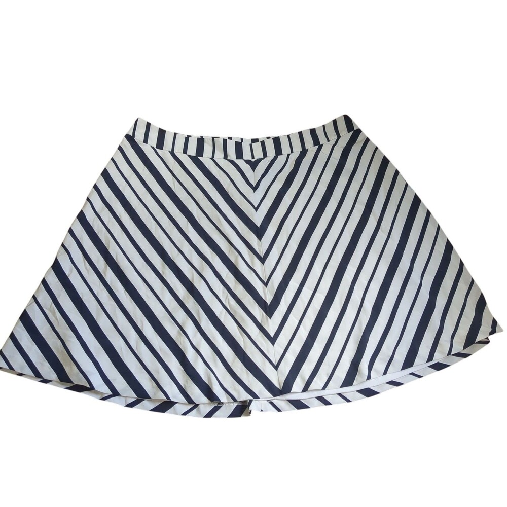 Women's Size 18 White and Navy Blue Skirt by Lane Bryant